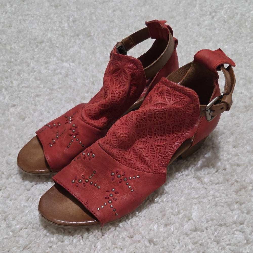 Miz Mooz Carey Red Studded Peep-Toe Sandals, Women's EU39 US8.5